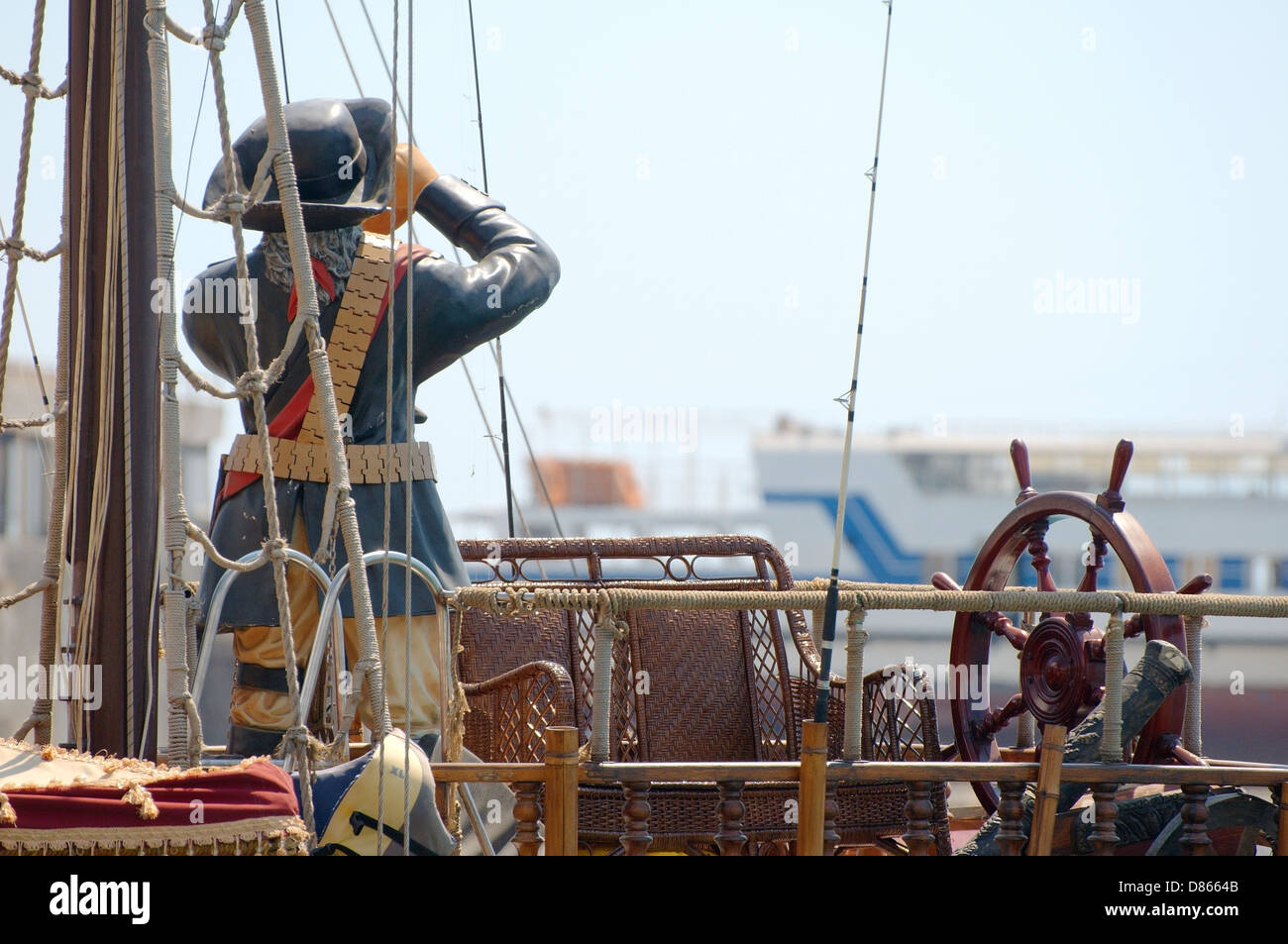 Die Skulptur, ein Pirat schaut seine Glasrohr, Jalta, Krim, Ukraine, Osteuropa Stockfoto