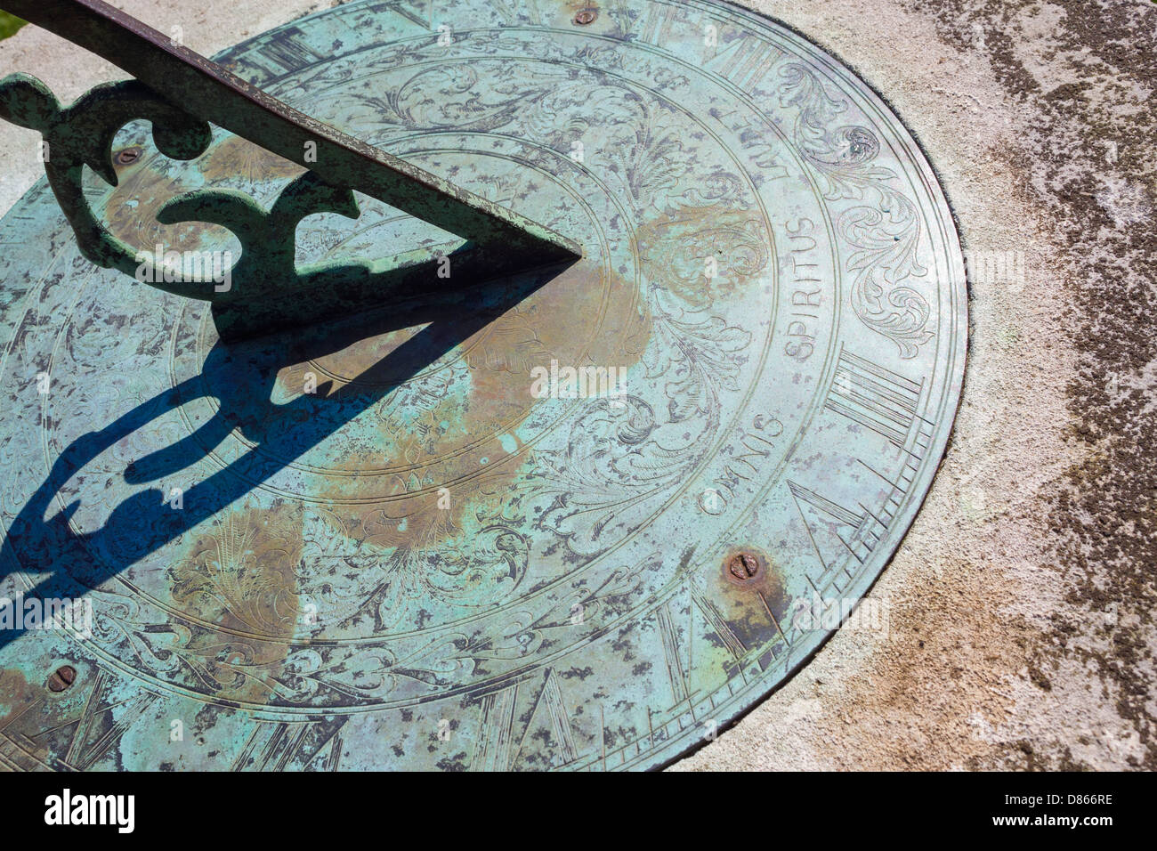 Eine Sonnenuhr im Garten der Gibside Hall Estate in Northumberland. National Trust. Stockfoto