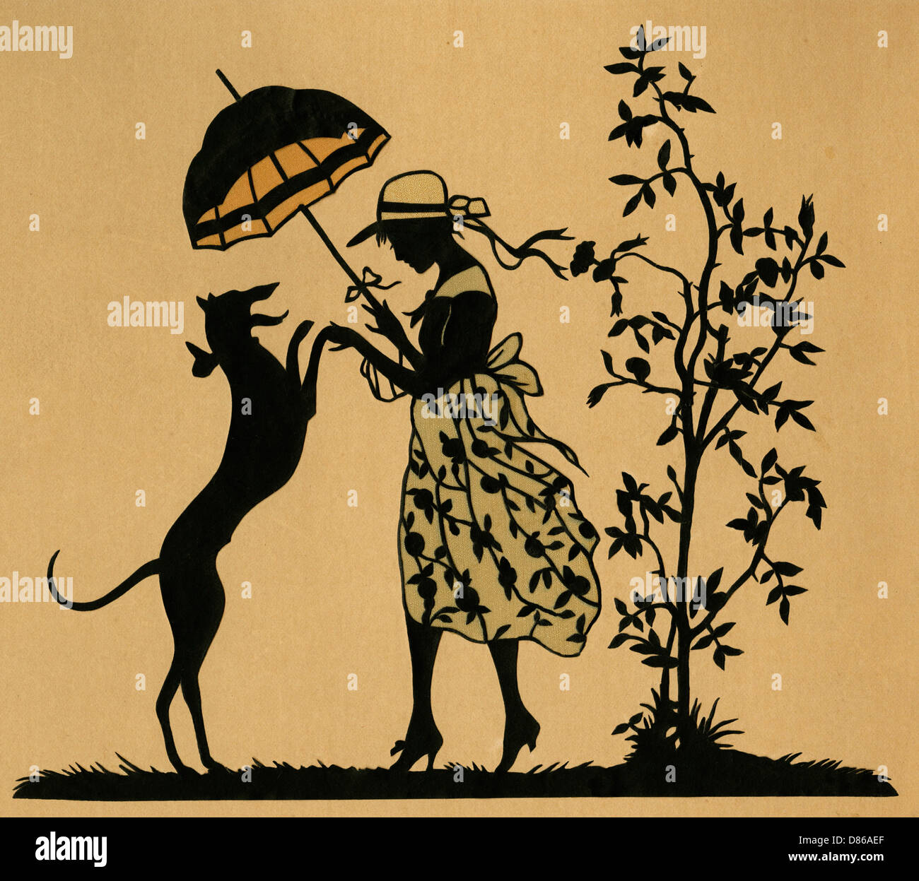 Frau mit Sonnenschirm und Hund im Garten Stockfoto