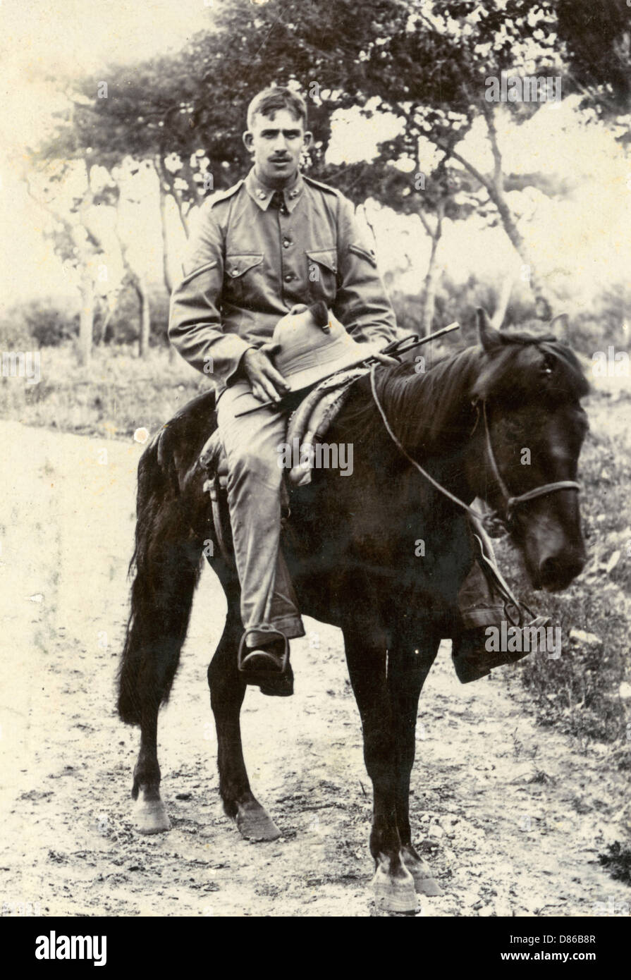 Britischer Soldat auf dem Pferderücken Stockfoto