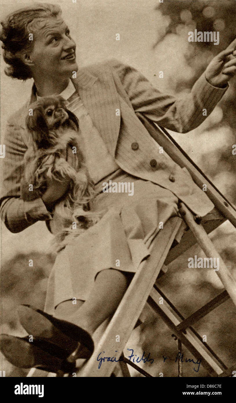 Gracie Fields und ihr Hund Ming Stockfoto Gracie Fields und ihr Hund Ming Stockfoto