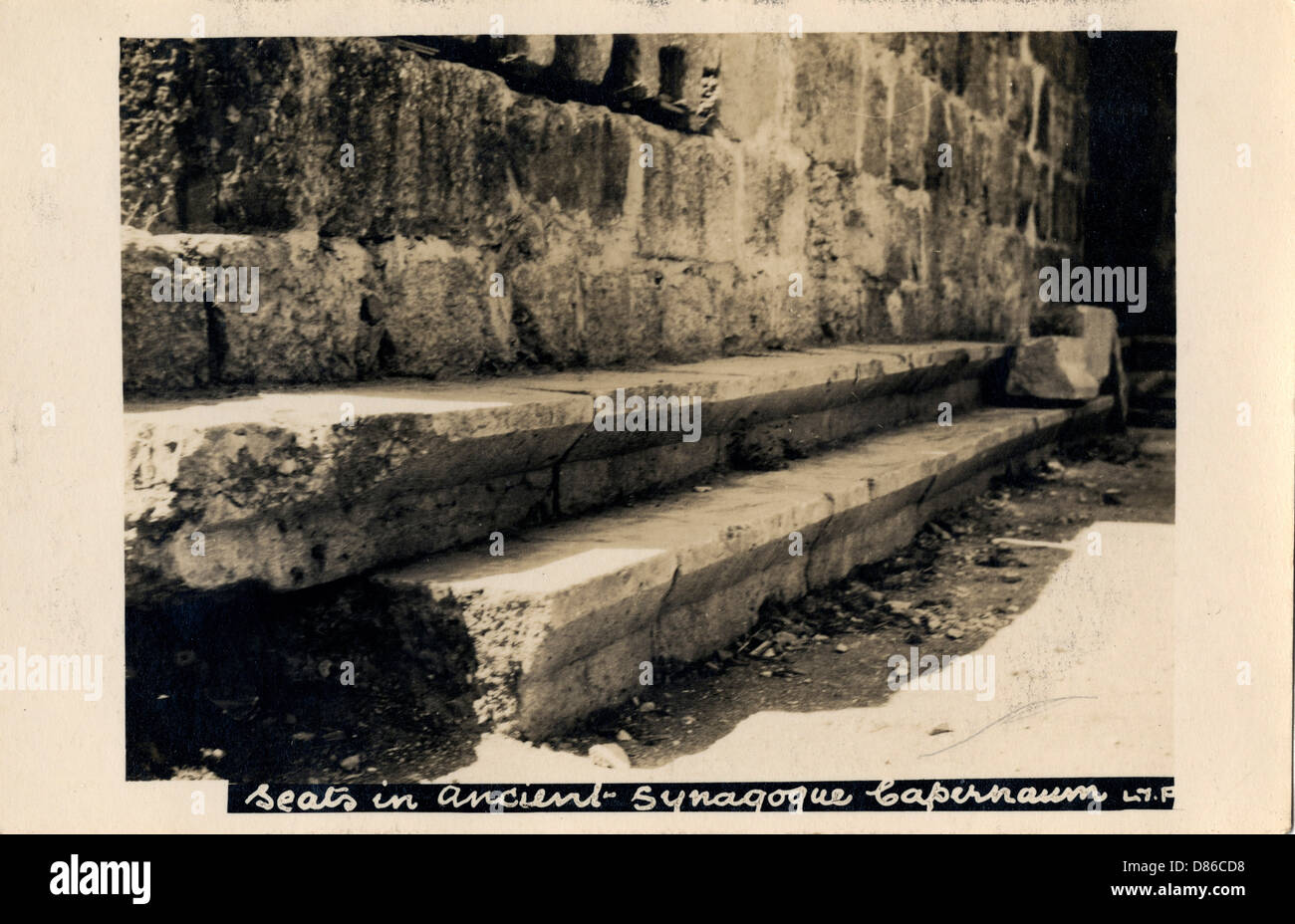 Sitzplätze in der byzantinischen Synagoge, Kapernaum, Israel Stockfoto