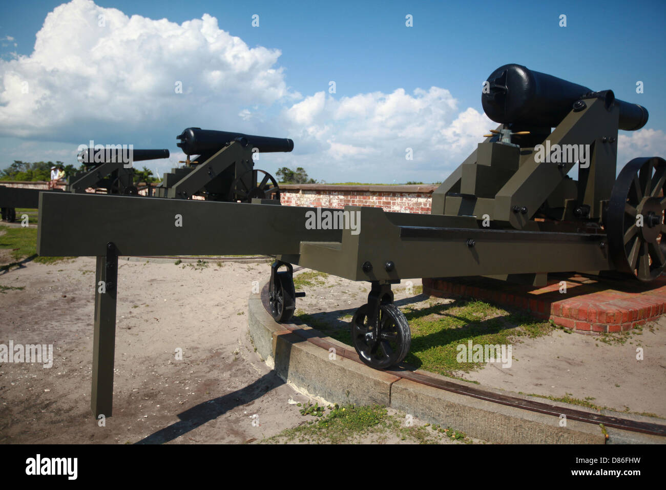 Kanonen Linie der Stadtmauer im Fort Macon State Park 12. Mai 2013 in Atlantic Beach, NC. Fort Macon wurde nach dem Krieg von 1812, Beaufort Hafen zu verteidigen. Stockfoto