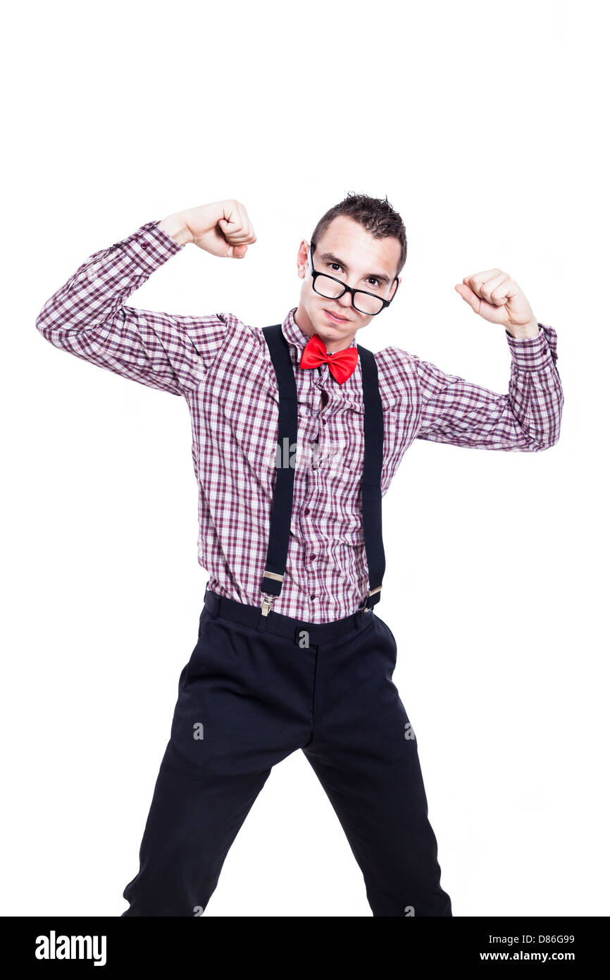 Selbstbewusste Nerd Mann zeigt seine Macht, isoliert auf weißem Hintergrund Stockfoto
