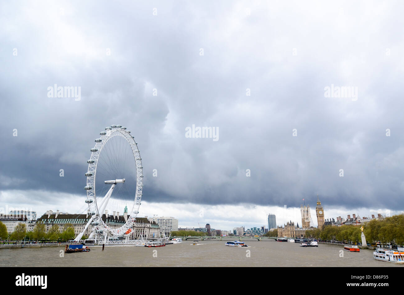 Das London Eye an der Themse. Stockfoto