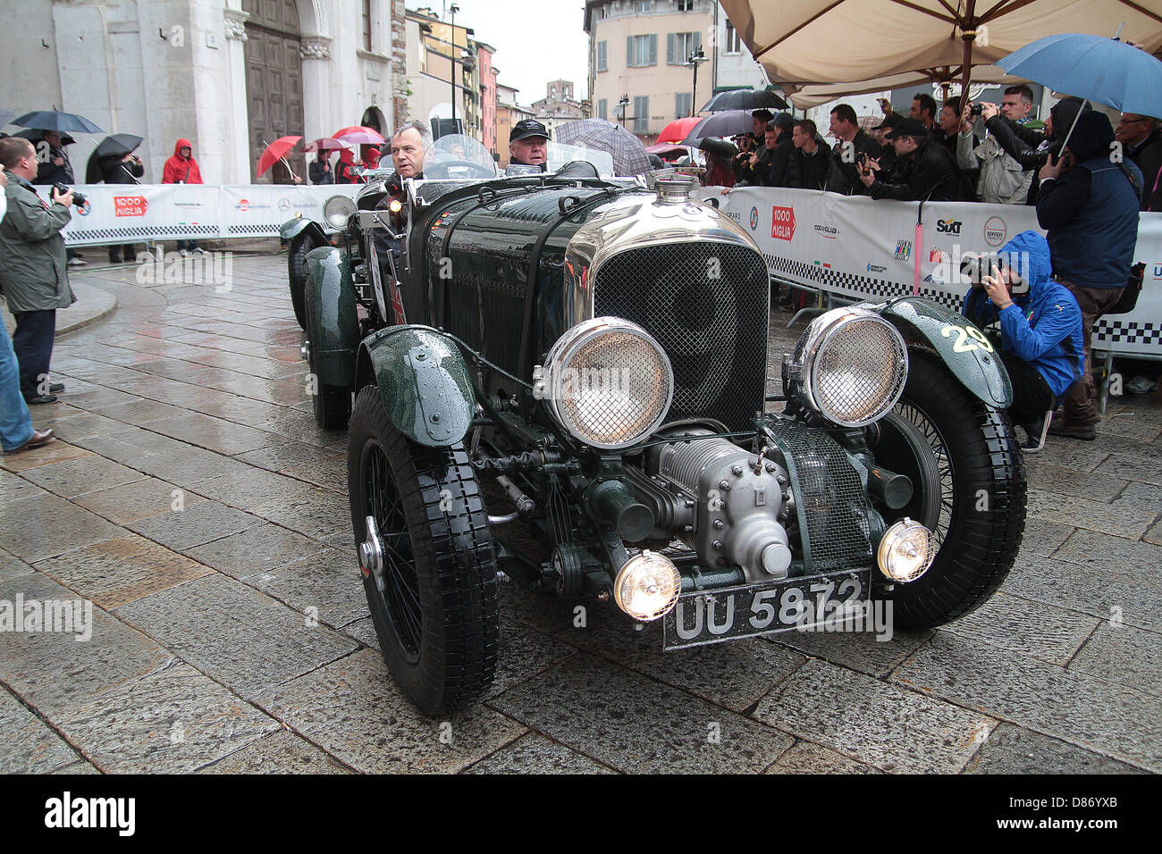 Ein Jahrgang 1929 4 1/2 Liter Supercharged Bentley konkurriert in der 1000 Mile Mille Miglia hin-und Rückfahrt von Brescia nach Rom und zurück Stockfoto