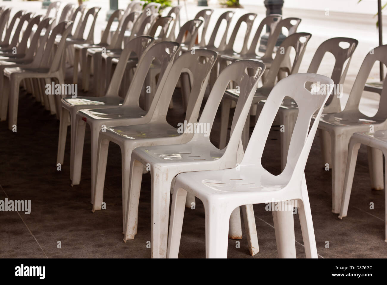 weißer Stuhl Stockfoto