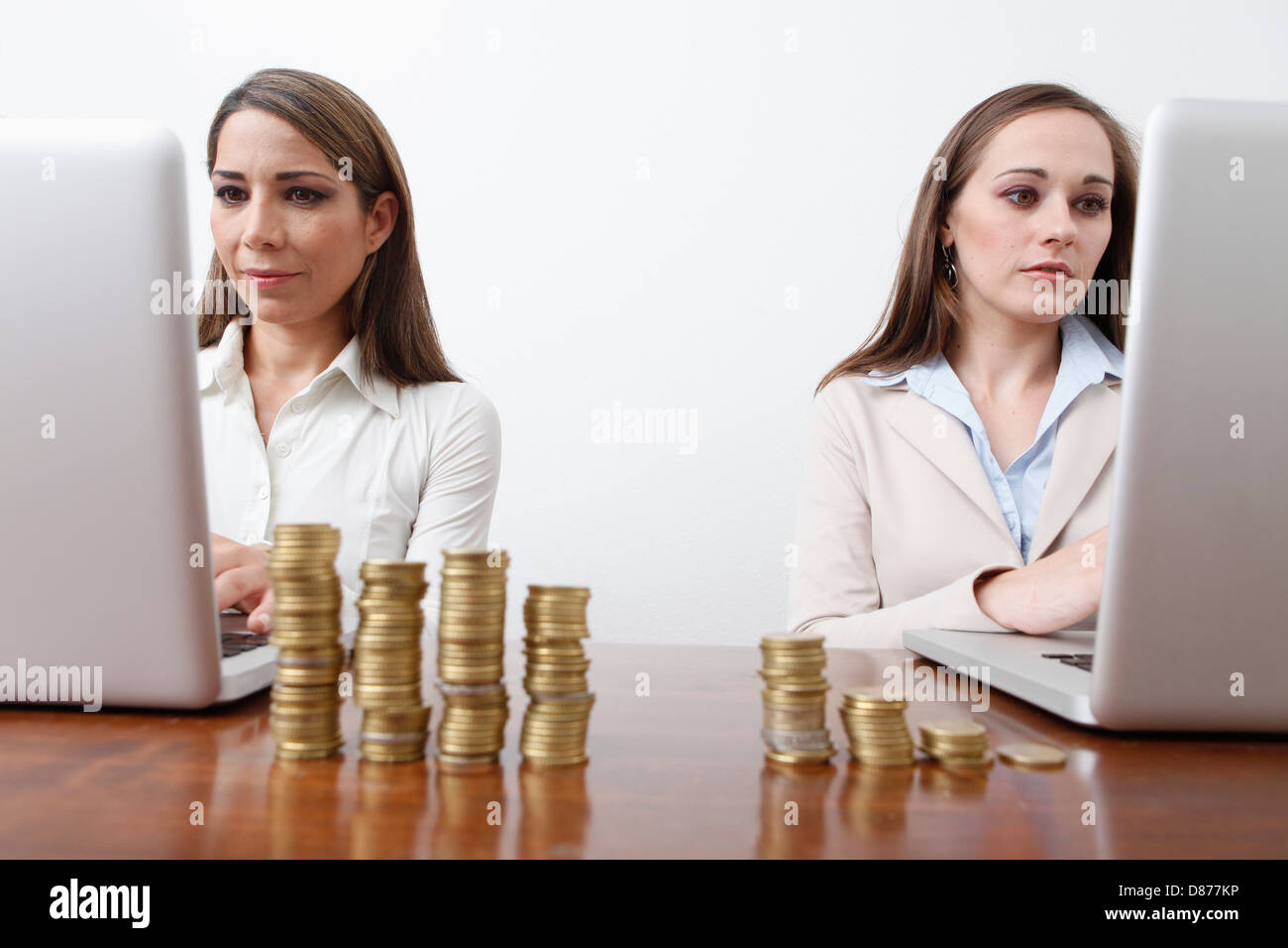 Deutschland, Bayern, München, Geschäftsfrauen, Geld zu verdienen Stockfoto