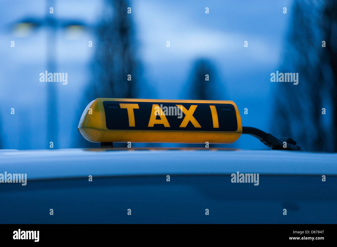 Deutschland, Bayern, München, Dach von Taxi und Taxi anmelden Stockfoto