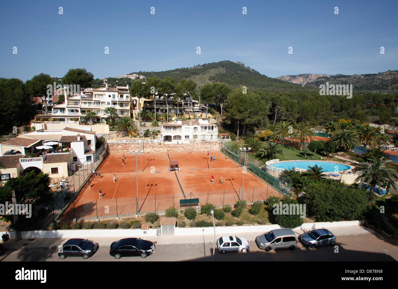 Blick von oberhalb der Tennis Academy Mallorca (TAM), Tennis-Center in Paguera, Mallorca, Spanien. Stockfoto