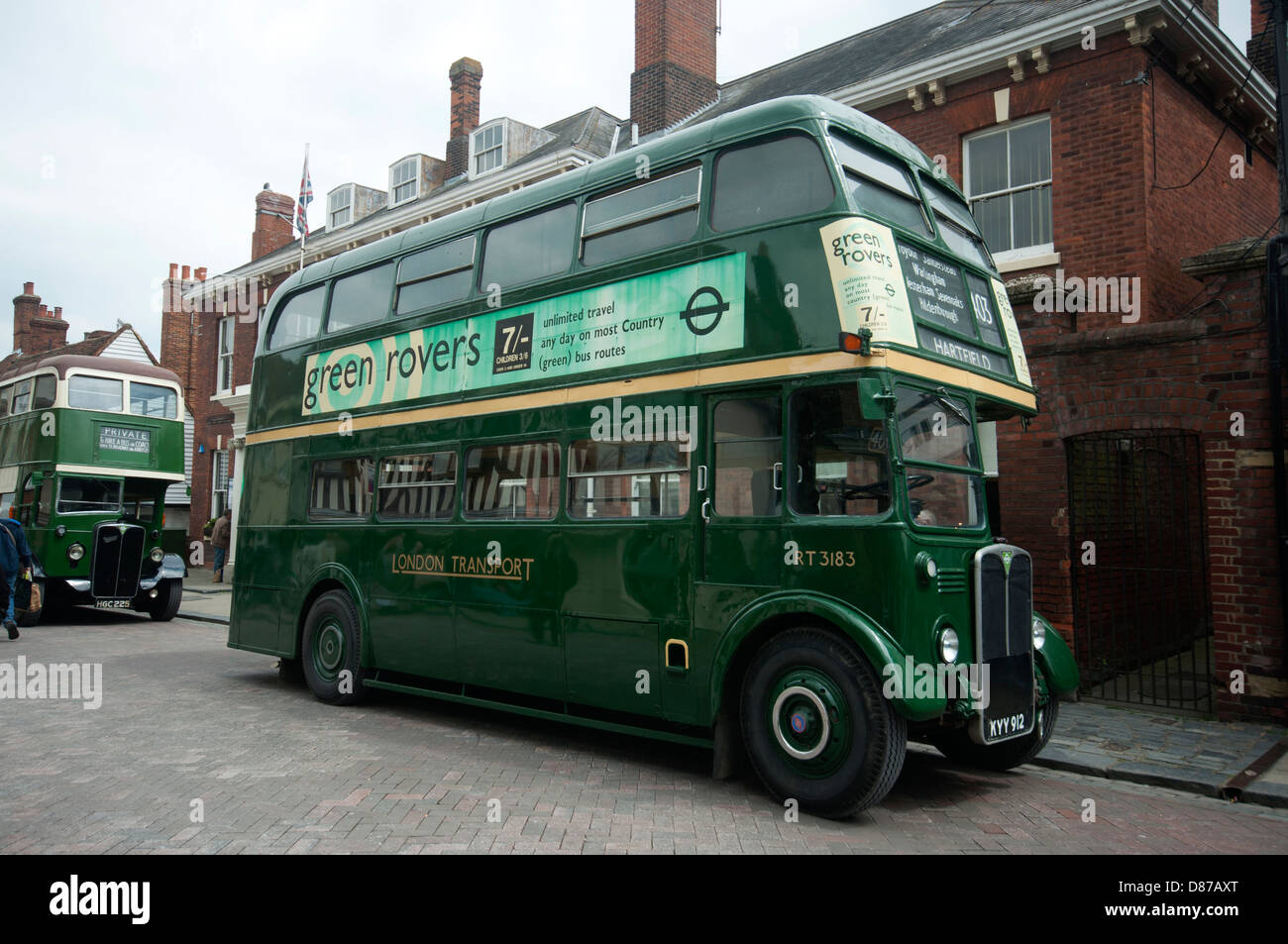 Transport-Motor zeigen bei Faversham in Kent alle Arten von klassischen Autos und Busse am Show über das Wochenende RT3183 Doppeldecker Bus Stockfoto