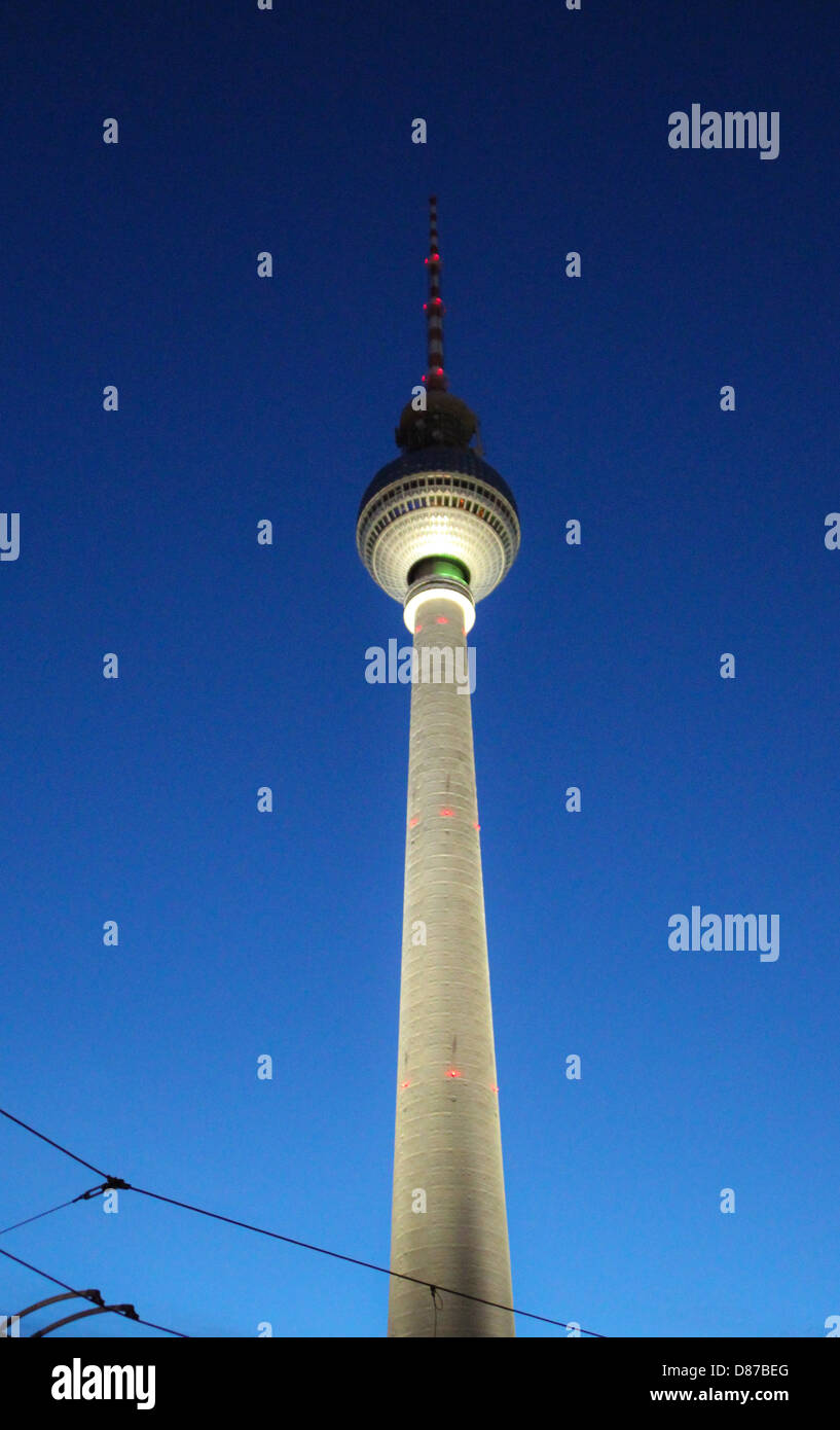 Fernsehturm in Berlin "Berliner Fernsehturm" Blick vom Alexanderplatz Stockfoto