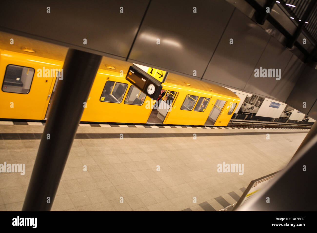 U-Bahn-Linie U55 der Berliner U-Bahn, in der Station Brandenburger Tor Stockfoto