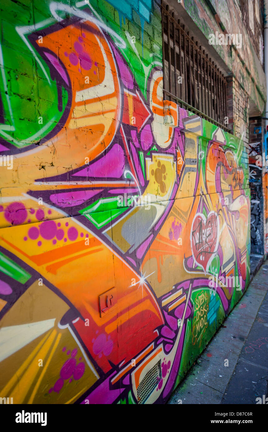 Melbournes Hosier & Rutledge Gassen sind ein berühmter Wahrzeichen wo Straßenkünstler die Wände schmücken dürfen. Stockfoto