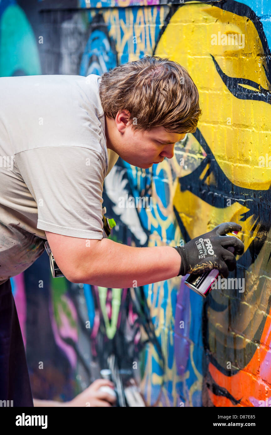 Melbournes Hosier Lane ist ein berühmter Wahrzeichen wo Straßenkünstler die Wände schmücken dürfen. Stockfoto