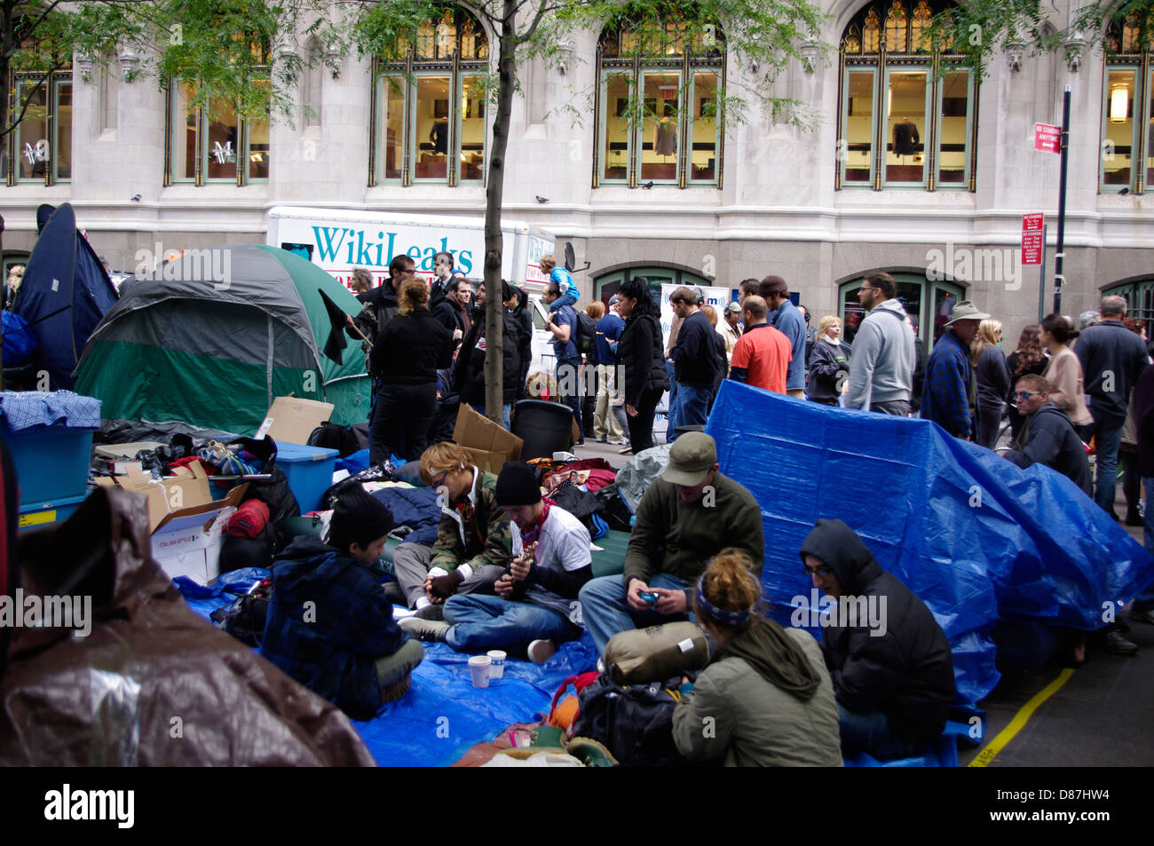 Von "Occupy Wall Street" im friedlichen sitzen Konzerns Zuccotti Park, Manhattan, NYC, derzeitige wirtschaftliche Ungleichgewicht Stimme geben. Stockfoto