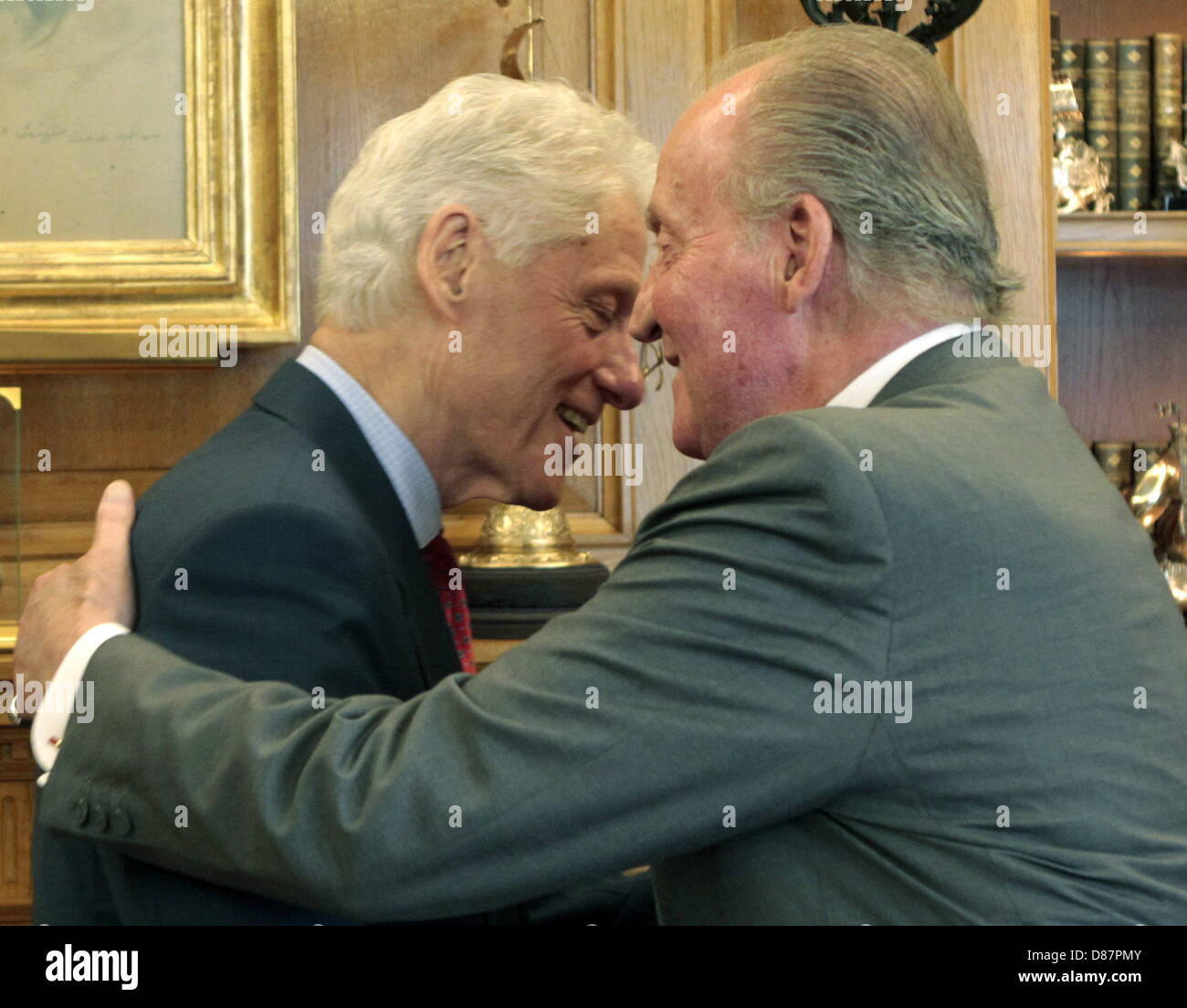 Madrid, Spanien. 21. Mai 2013. Spanische König Juan Carlos besucht ein Publikum mit dem ehemaligen US-Präsidenten Bill Clinton im Zarzuela-Palast am 21. Mai 2013 in Madrid (Bild Kredit: Kredit: Jack Abuin/ZUMAPRESS.com/Alamy Live News) Stockfoto