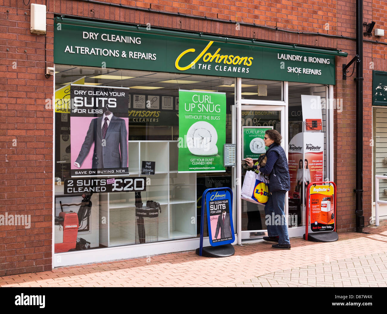 Johnsons der Reiniger Reinigung Shop, UK Stockfoto