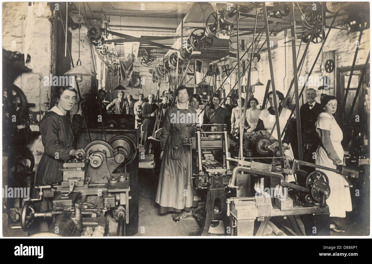 Frauen, die in der Fabrik arbeiten Stockfoto
