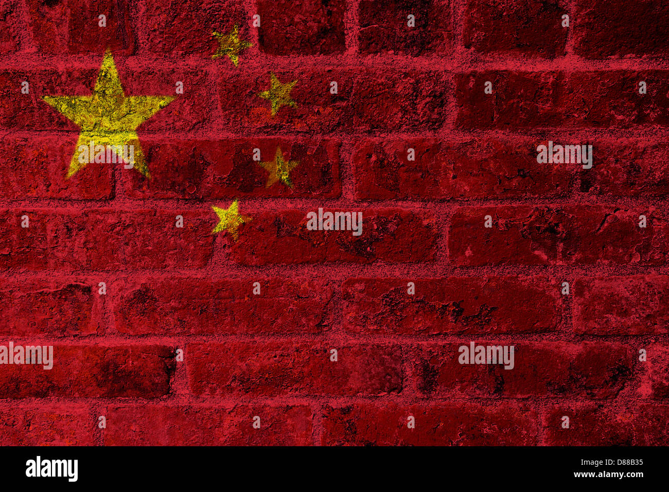 Volksrepublik China Flagge auf strukturierte Grunge Brick Wall Hintergrund Stockfoto