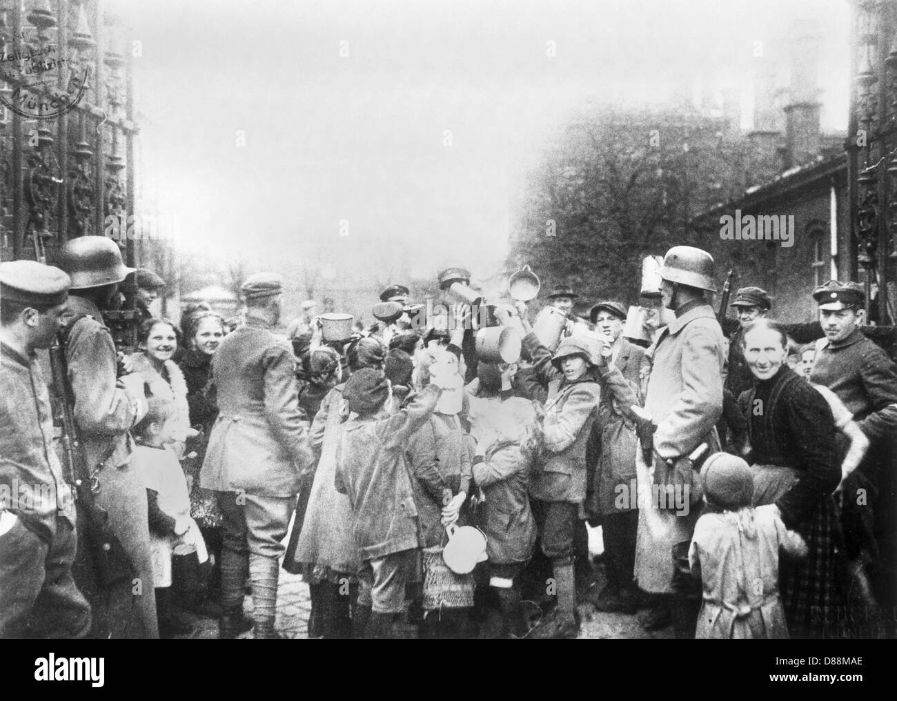 LEBENSMITTELKNAPPHEIT/1919 Stockfoto