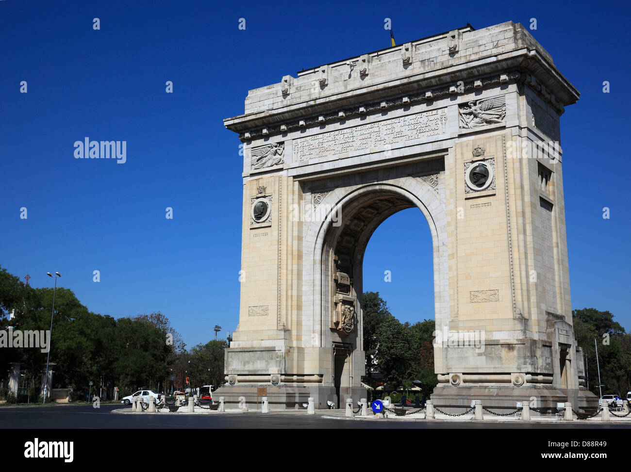 Arcul de Triumf ist ein Triumphbogen befindet sich im nördlichen Teil von Bukarest auf der Kiseleff-Straße Stockfoto