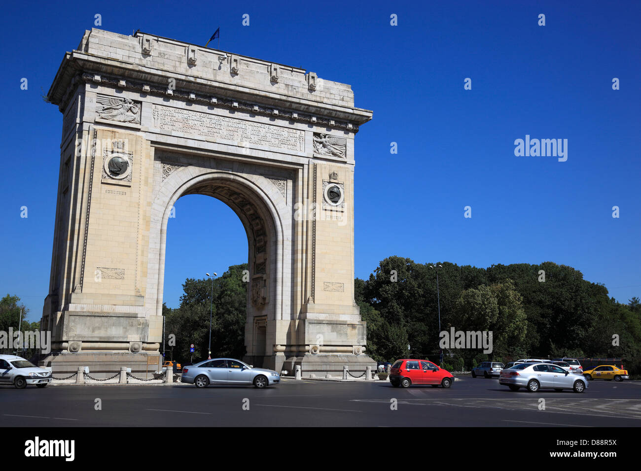 Arcul de Triumf ist ein Triumphbogen befindet sich im nördlichen Teil von Bukarest auf der Kiseleff-Straße Stockfoto