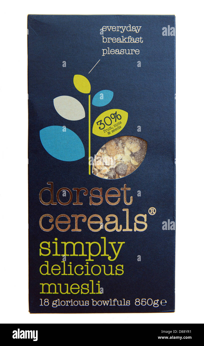 Schachtel mit Müsli Frühstück Getreide Ausschnitt auf weißem Hintergrund Stockfoto