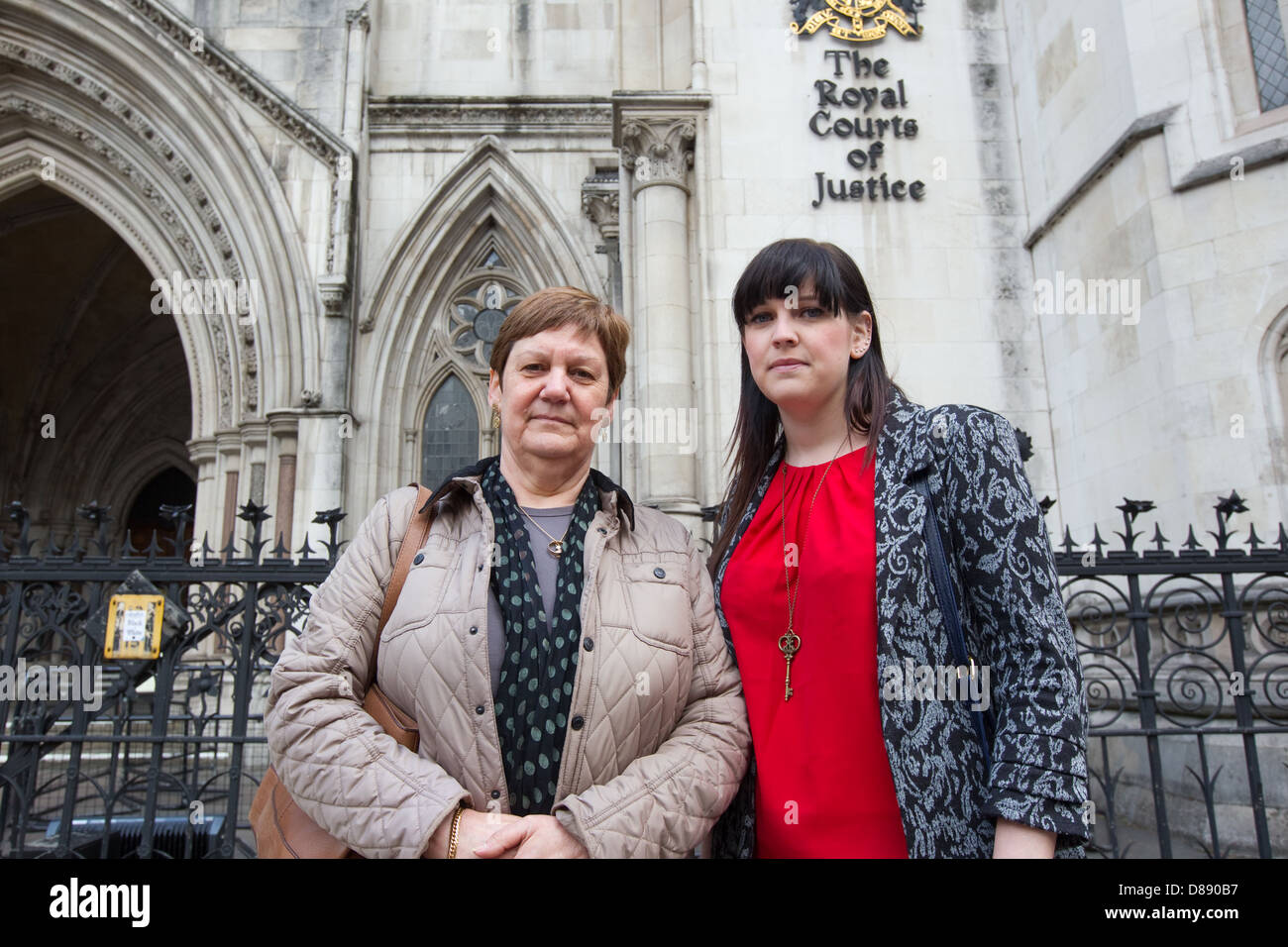 Paul Lamb vor dem High Court, das Recht auf Die herrschenden mit Jane und Lauren Nicklinson Stockfoto