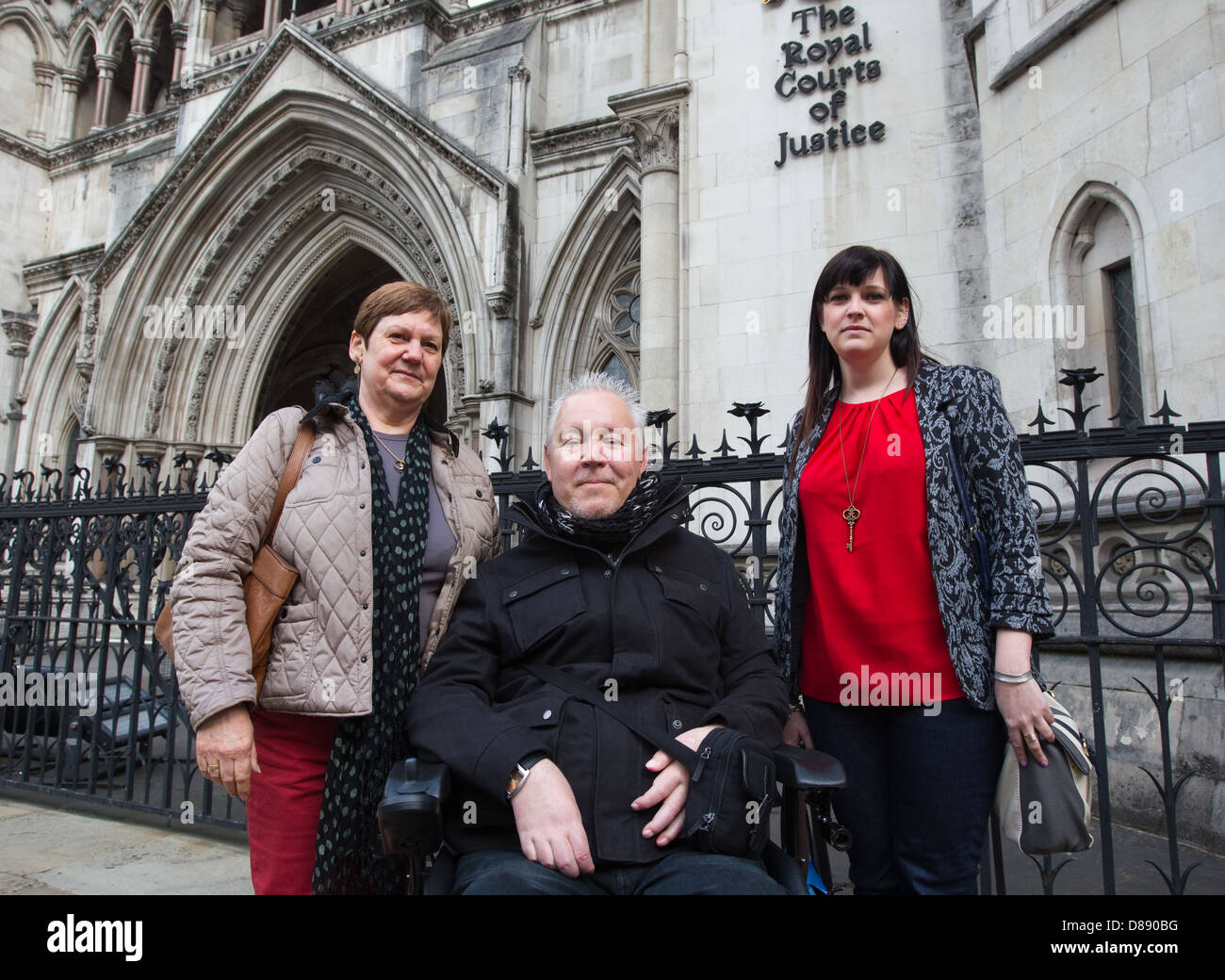 Paul Lamb vor dem High Court, das Recht auf Die herrschenden mit Jane und Lauren Nicklinson Stockfoto