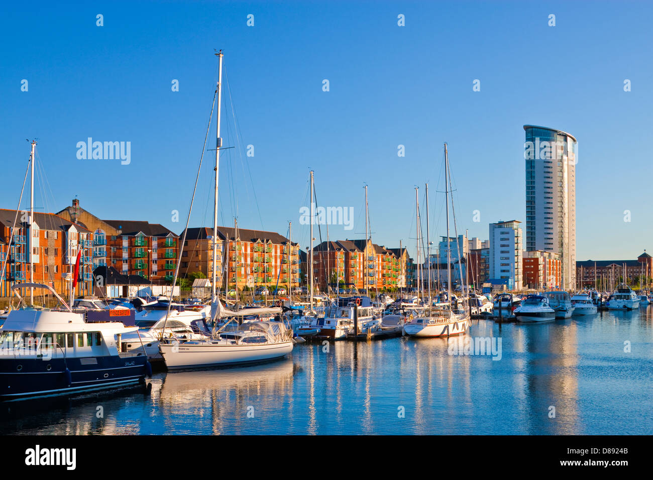 Swansea Maritime Viertel Swansea Marina Swansea Wales in der Dämmerung Stockfoto