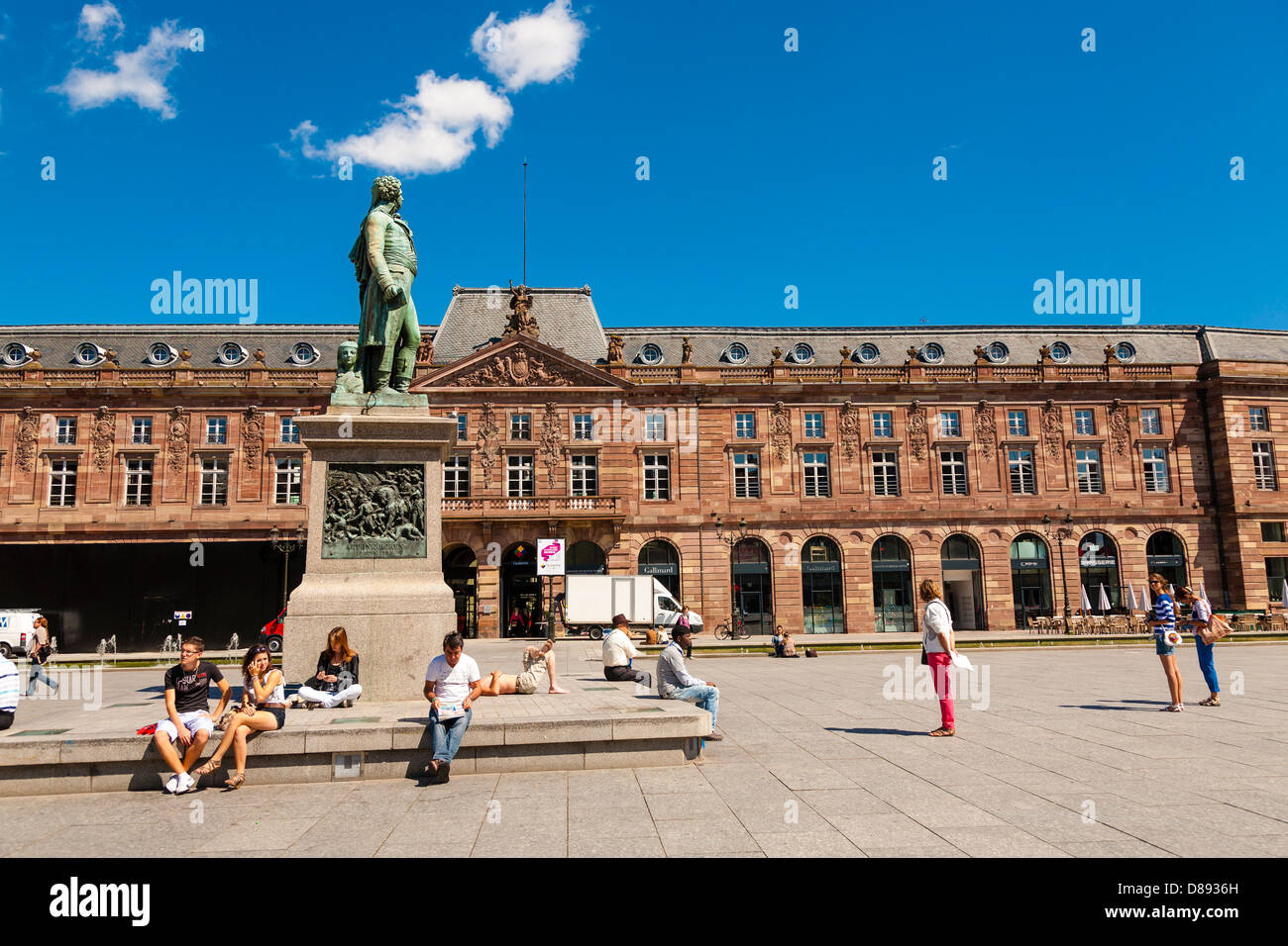 Kleber-Denkmal am Platz Place Kleber und Hintergrund Aubette Palast Straßburg, Elsass, Frankreich Stockfoto