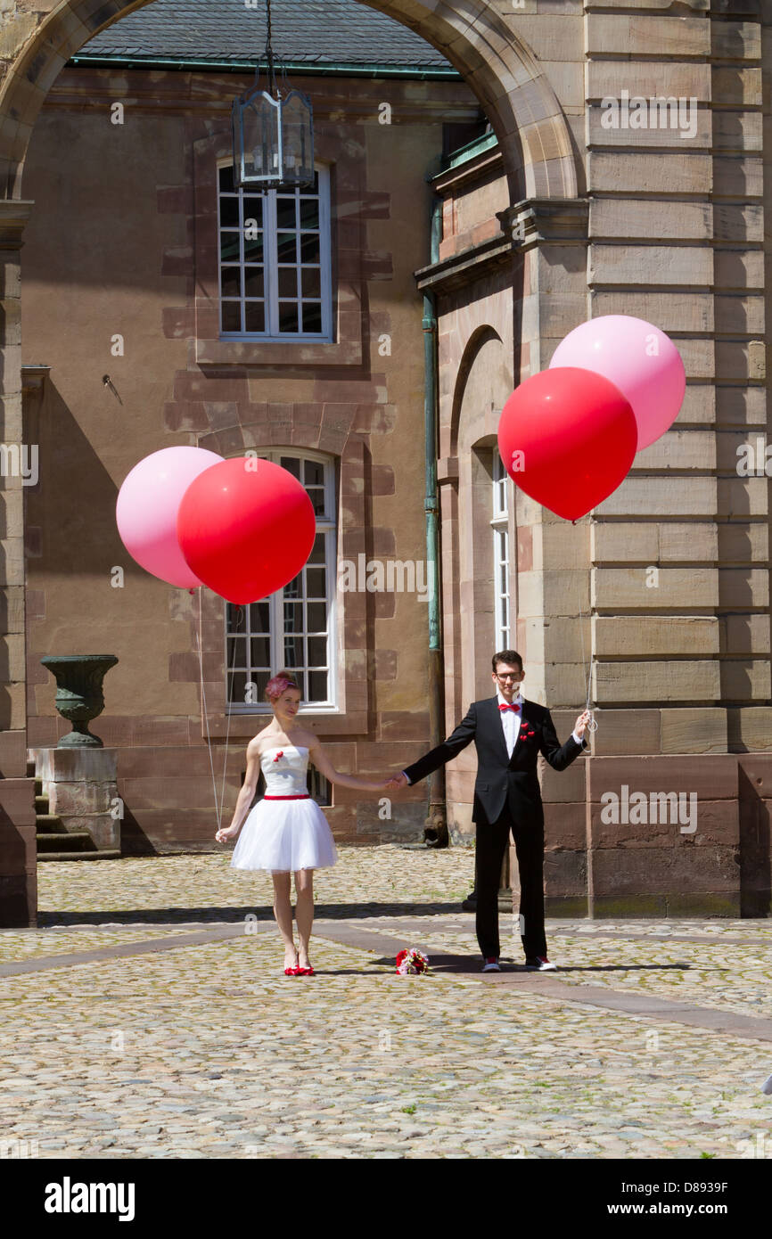 Fotografischen Sitzung von einem ausländischen Bräutigam heiraten in Straßburg, Elsass, Frankreich Stockfoto