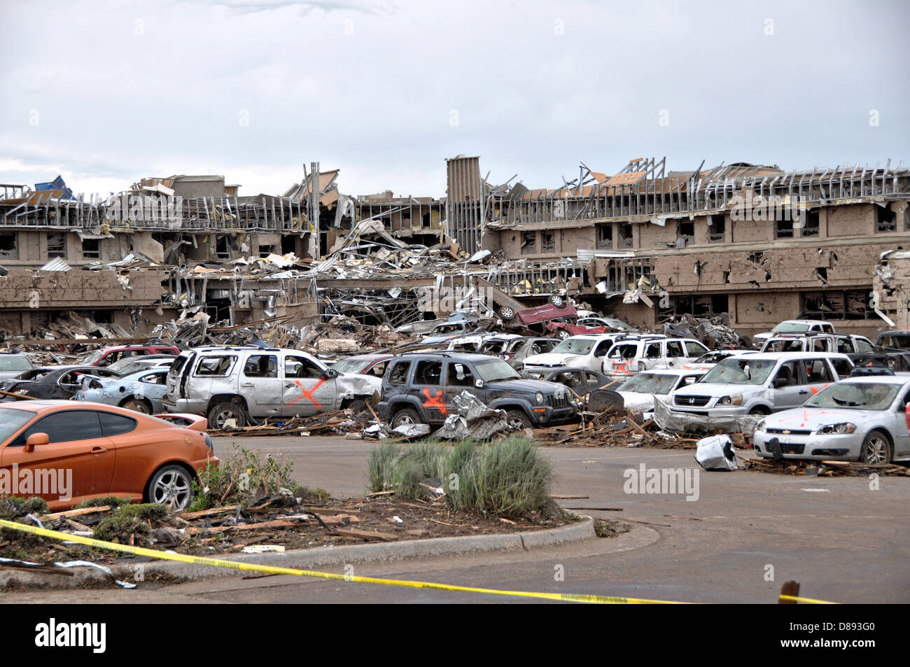 Schäden Sie an LKH Norman 21. Mai 2013 in Moore, Oklahoma durch eine EF-5 Tornado zerstört. Die massiven Sturm mit Windgeschwindigkeiten von mehr als 200 Meilen pro Stunde Riss durch den Oklahoma City Vorort 20. Mai 2013, mindestens 24 Menschen getötet, mehr als 230 verletzte und Tausende verdrängen. Stockfoto