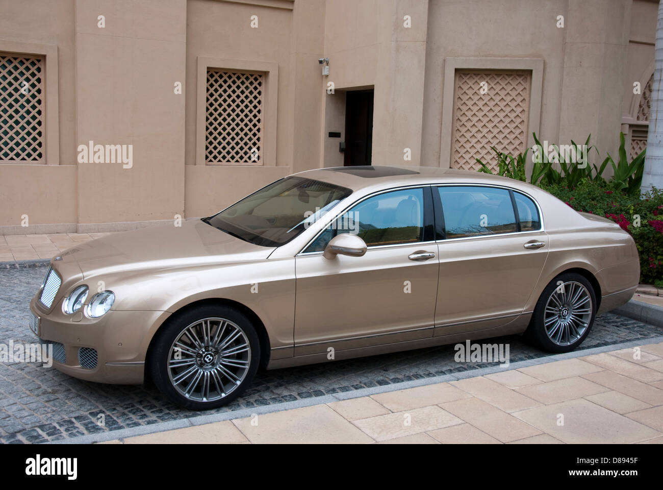 Goldfarbe Bentley Continental Flying Spur Luxuslimousine Stockfoto