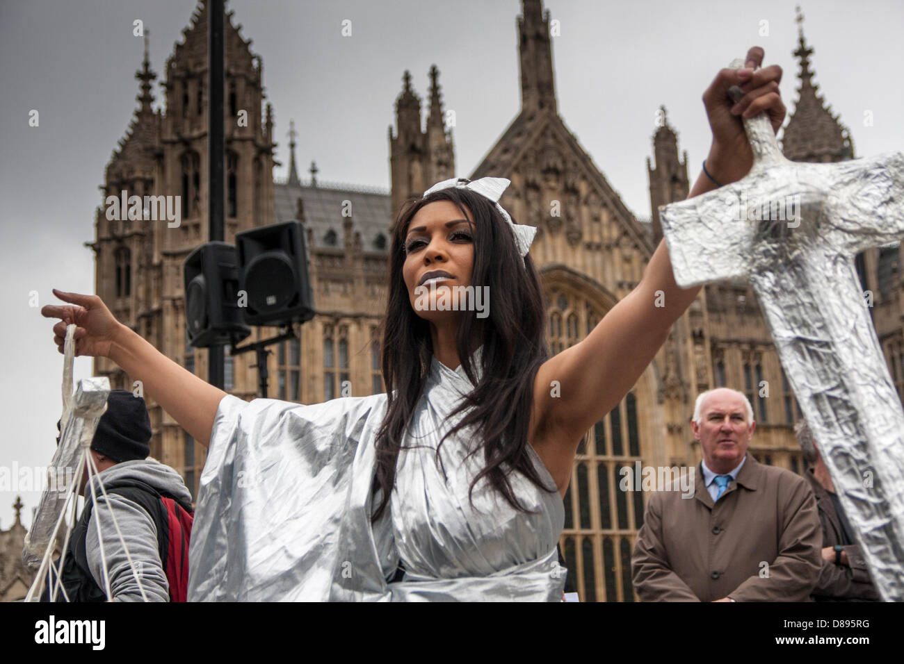 Westminster, London, UK. 22. Mai 2013.  Anwälte demonstrieren vor dem Parlament gegen Änderungen auf Beratungs-/Prozesskostenhilfe anbitten High Street Rechtsanwälte an den Rand gedrängt durch große Firmen Anbieter finden... Bildnachweis: Paul Davey / Alamy Live News Stockfoto