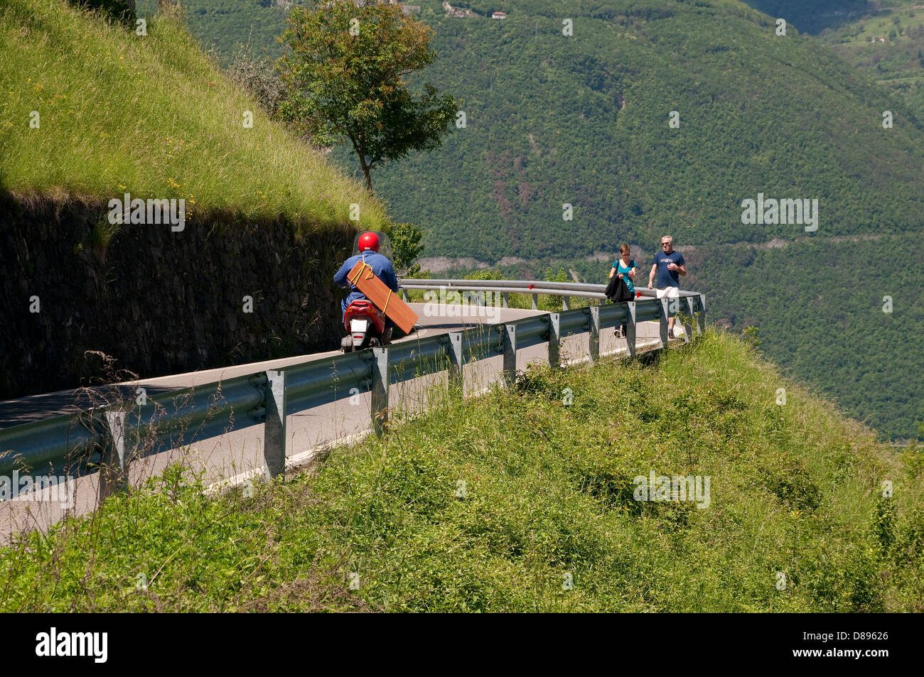 Feldweg auf Monte Isola, Lago d ' Iseo, Lombardei, Italien Stockfoto