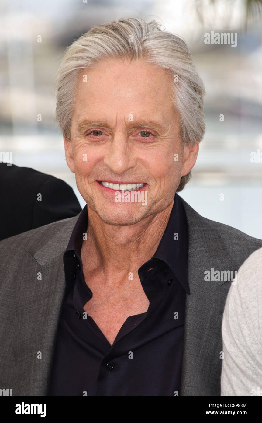 Cannes, Frankreich. 21. Mai 2013.  Michael Douglas am Cannes Film Festival 2013 besucht der Fototermin für "Hinter der Kandelaber" Credit: James McCauley / Alamy Live News Stockfoto