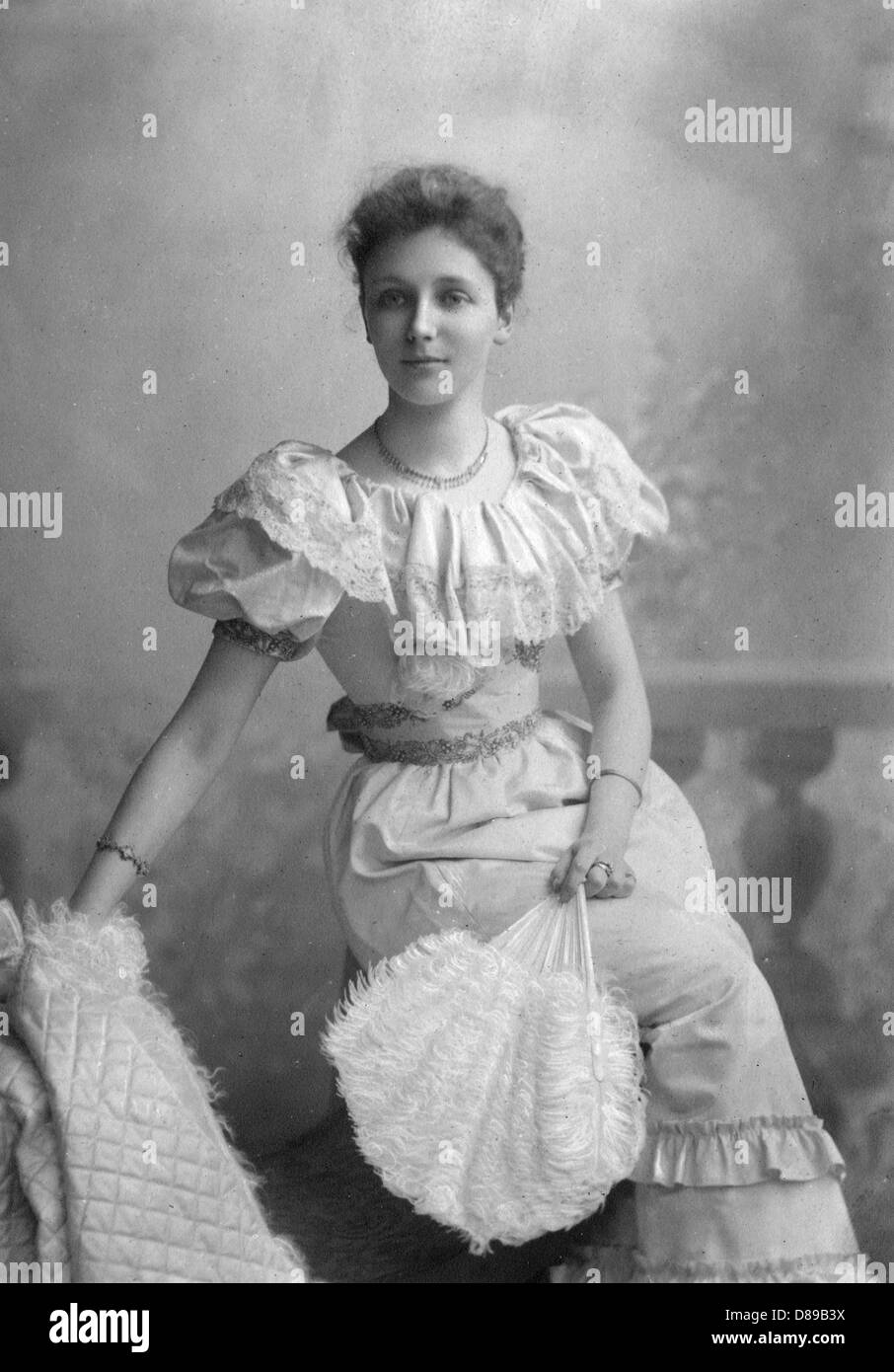 Abendkleid der 1890er Jahre Stockfoto