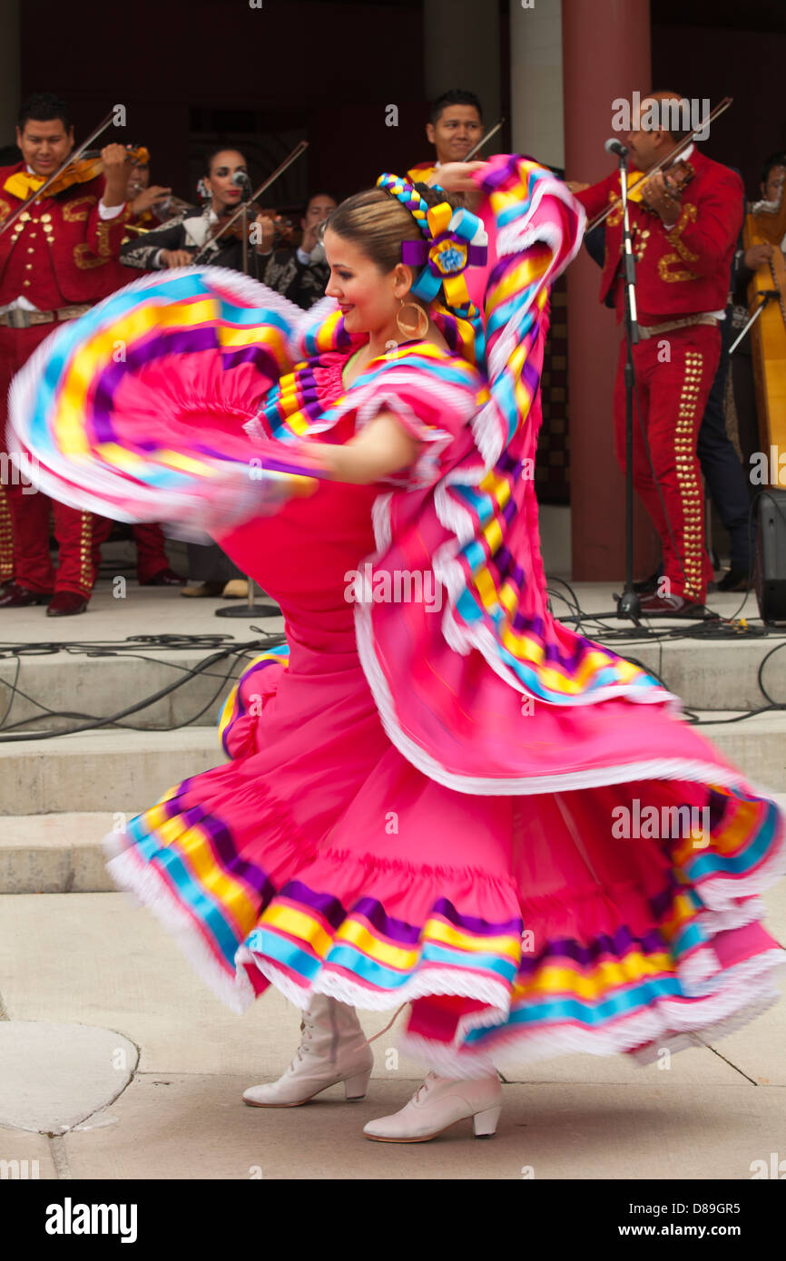 Mexikanische Mariachi Sänger und Tänzer bei Centennial Square in Afrika Fest-Victoria, British Columbia, Kanada. Stockfoto