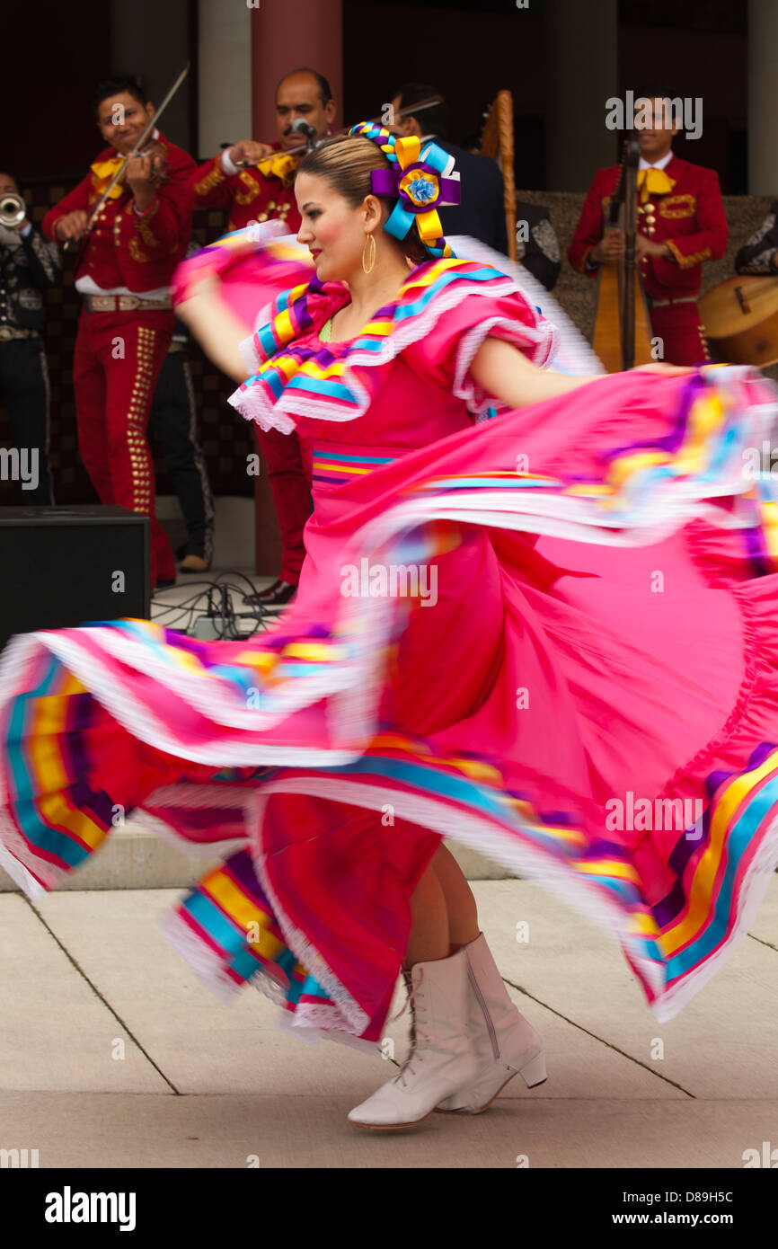Mexikanische Mariachi Sänger und Tänzer bei Centennial Square in Afrika Fest-Victoria, British Columbia, Kanada. Stockfoto