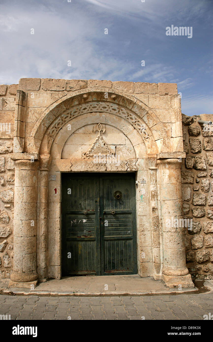 Eingang in die syrisch-orthodoxe Kirche in Midyat, Südosten der Türkei Stockfoto