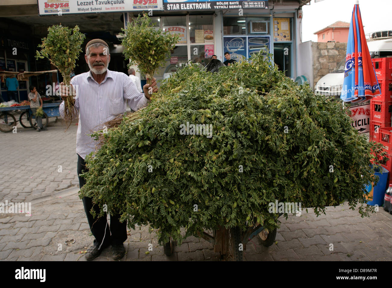 Straßenhändler verkaufen frische Kichererbsen in Midyat, Südosten der Türkei Stockfoto
