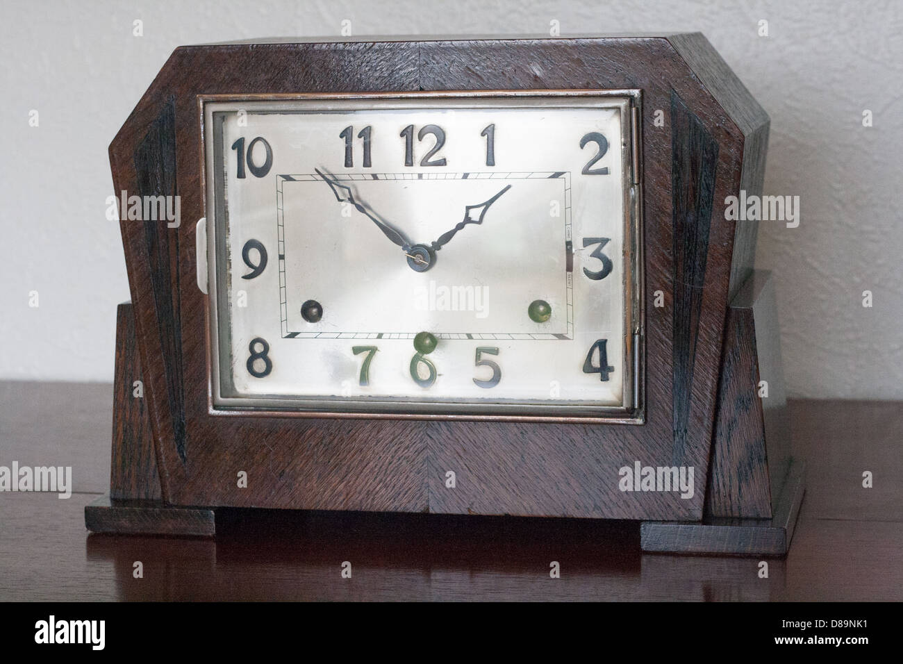Art déco-Eiche furniert Mantel clock, c 1930 s, Westminster Glockenspiel. Time Piece Stockfoto