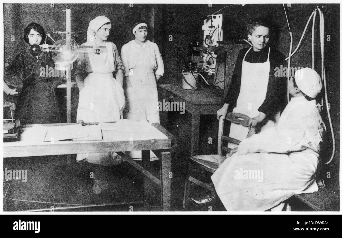 Marie Curie mit Krankenschwestern Stockfoto