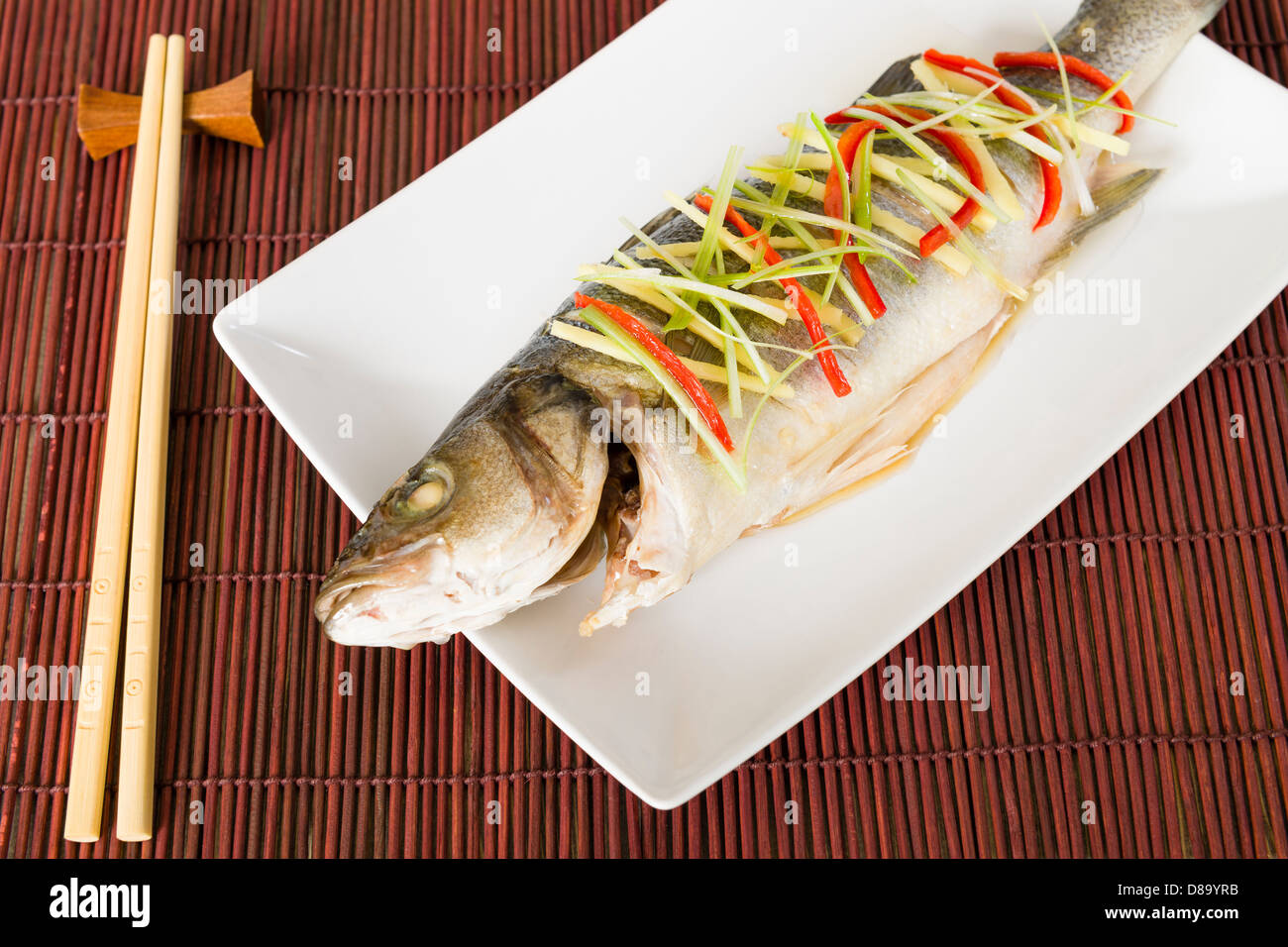 Steamed fish chinese -Fotos und -Bildmaterial in hoher Auflösung – Alamy