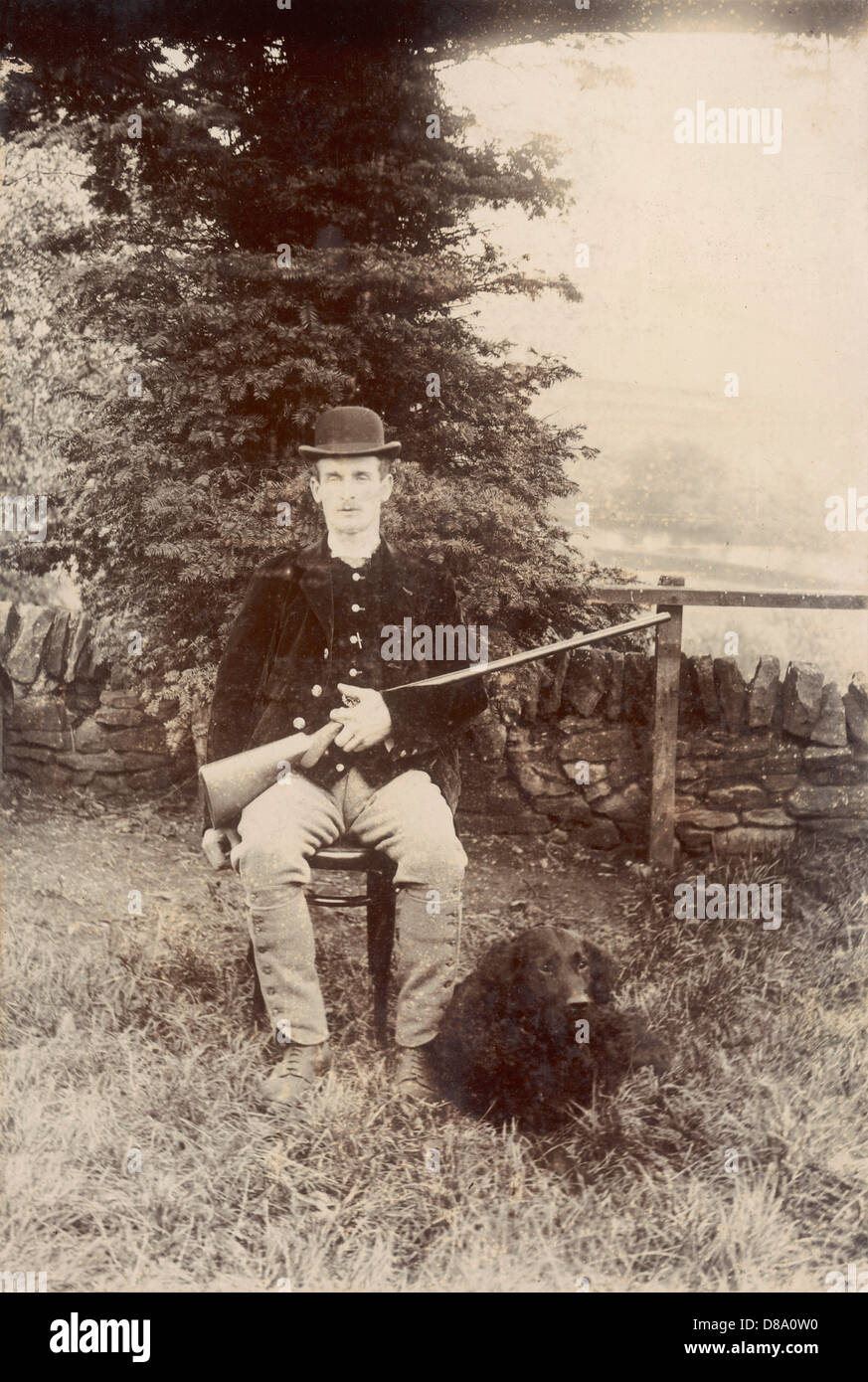WILDHÜTER UND HUNDEFOTO Stockfoto