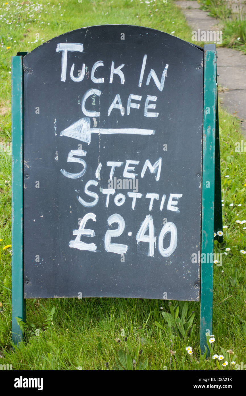 Melden Sie außen Café im Nordosten Englands, UK Stockfoto