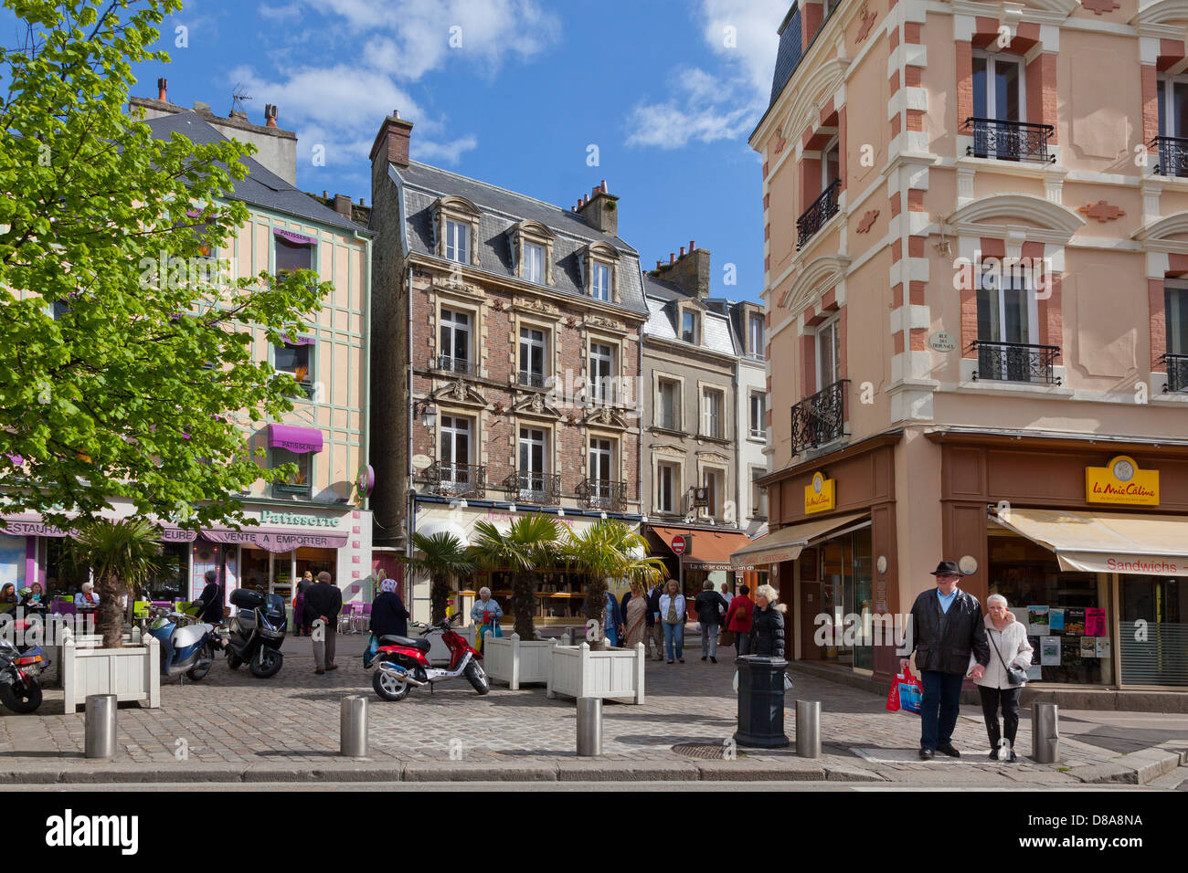 Arbeitsreiches Wochenende Shopper, Cherbourg, Normandie, Frankreich Stockfoto