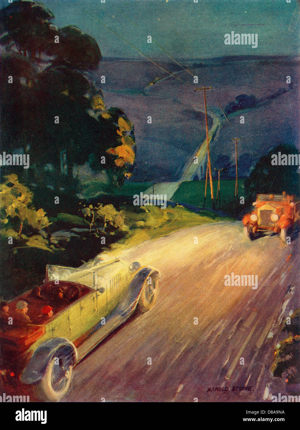 NACHTS VORBEIFAHRENDE AUTOS Stockfoto